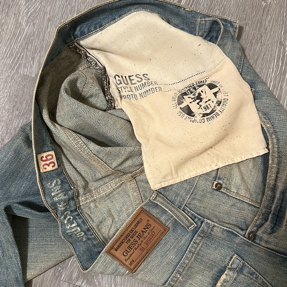 Guess Men’s Sand Blast Light Washed Denim Jeans - Picture 7 of 7